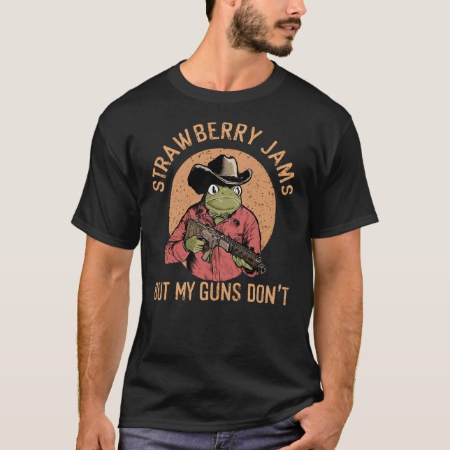 Camiseta Funny Cowboy Frog Meme Strawberry Jams But My Guns (Anverso)