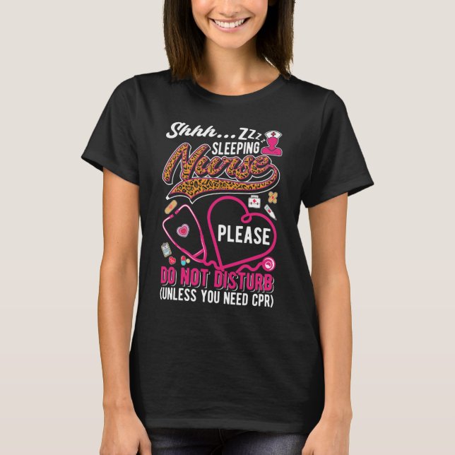 Camiseta Funny CPR Nurse Leopard Print RN Medical Worker (Anverso)