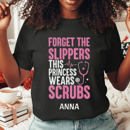 Camiseta Funny Custom Pink Nurse Princess Wears Scrubs