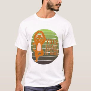Camiseta Funny cute cat doing yoga. funny yoga design
