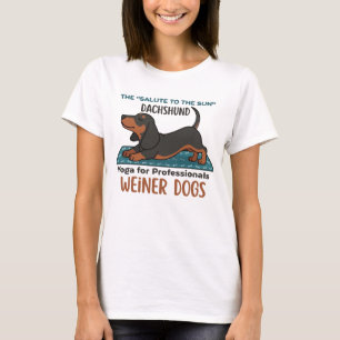 Camiseta Funny dachshund doing the sun salutation (yoga)