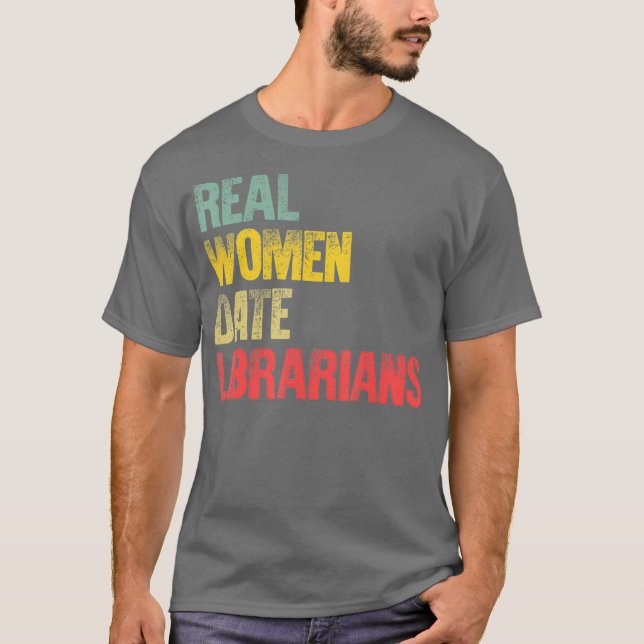 Camiseta Funny Dating  Real Women Date Librarians Gift (Anverso)