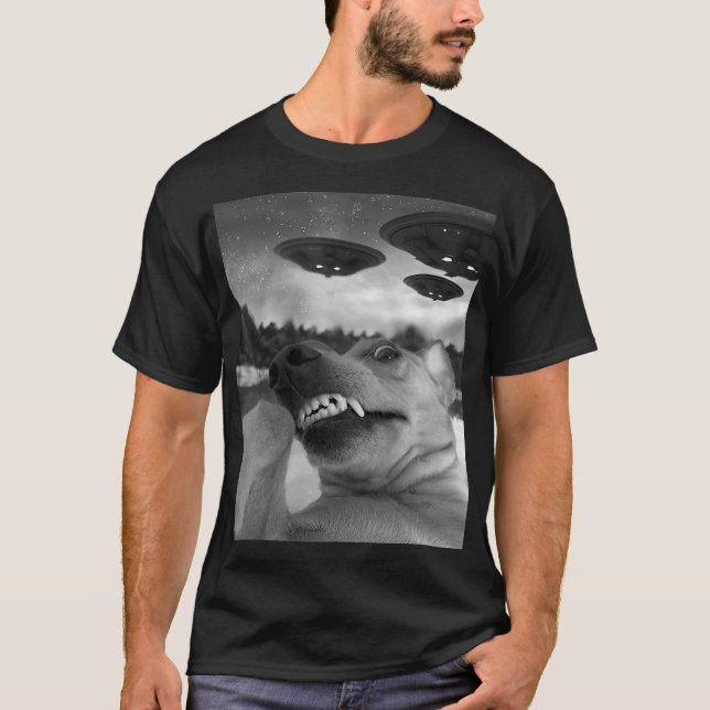 Camiseta Funny Dog Face Taking Selfie With Alien Funny Alie (Anverso)