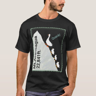 Camiseta  Funny ducks climbing Mt.Aconcagua. Quack!