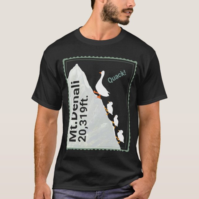 Camiseta  Funny ducks climbing Mt.Denali. Quack! (Anverso)