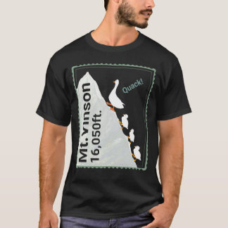 Camiseta  Funny ducks climbing Mt.Vinson. Quack!