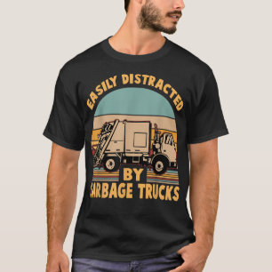 Camiseta Funny - Easily Distracted by Garbage Trucks