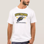 Camiseta Funny Electrician Powered by Busyness T-Shirt<br><div class="desc">Funny electrician shirt featuring the phrase “Electrician – Powered by Busyness”. Perfect for electricians, electrical workers, technicians, and apprentices who take pride in their job. A great gift idea for electricians for birthdays, Father’s Day, Christmas, or work celebrations. Ideal for casual wear or work days for anyone in the electrical...</div>