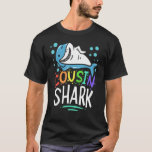 Camiseta Funny Family Cousin Of Birthday Boy Shark Funn<br><div class="desc">Un Primo Familiar Gracioso Del Muchacho De Cumpleaños Tirador Gracioso.</div>