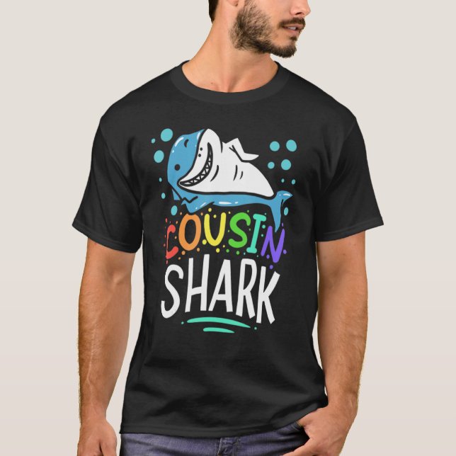 Camiseta Funny Family Cousin Of Birthday Boy Shark Funn (Anverso)