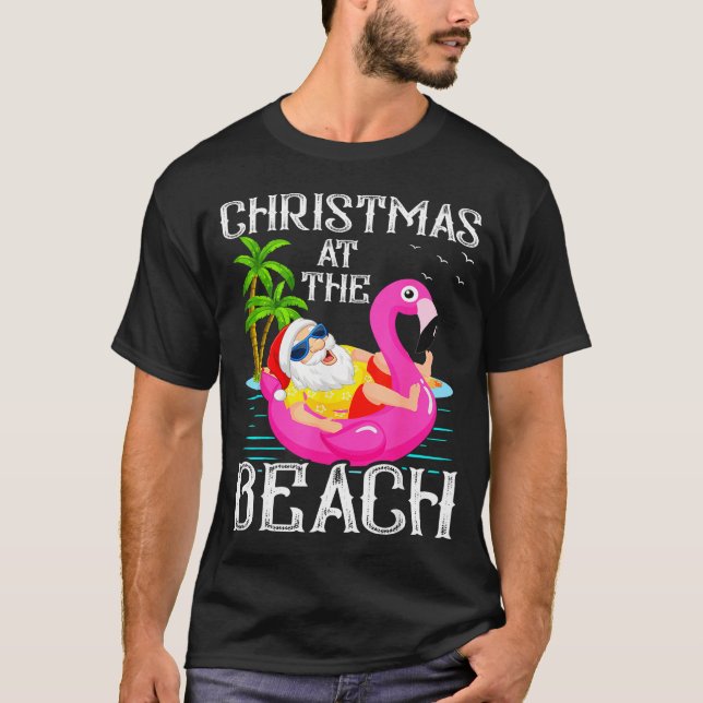 Camiseta Funny Flamingo Float Santa Claus Christmas At The  (Anverso)