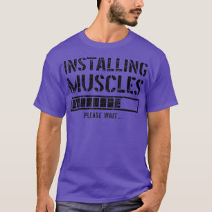 Camiseta Funny Gym Workout Instalando Músculos Por Favor Es