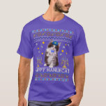 Camiseta Funny Happy Hanukcat Ugly Hanukkah Maine Coon Cat<br><div class="desc">Gracioso Feliz Hanukcat Ugly Hanukkah Maine Coon Cat Judío.</div>