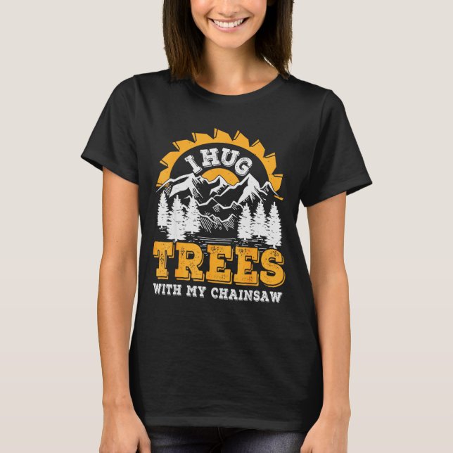 Camiseta Funny I Hug Trees Chainsaw Logger Mountain Design  (Anverso)