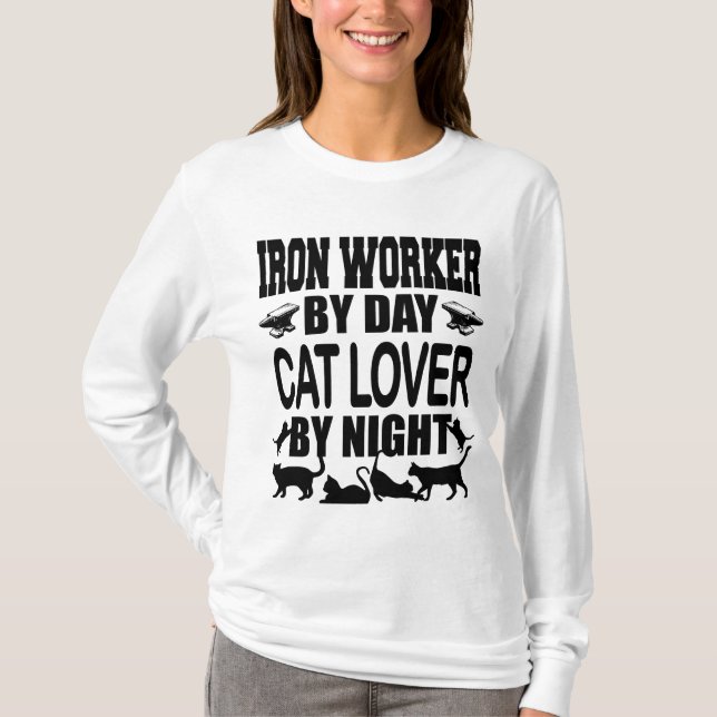 Camiseta Funny Iron Worker by Day Cat Lover by Night (Anverso)