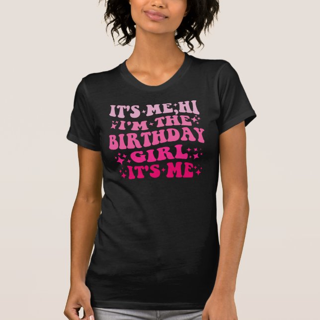 CAMISETA FUNNY IT'S ME HI I'M THE BIRTHDAY GIRL IT'S ME  (Anverso)