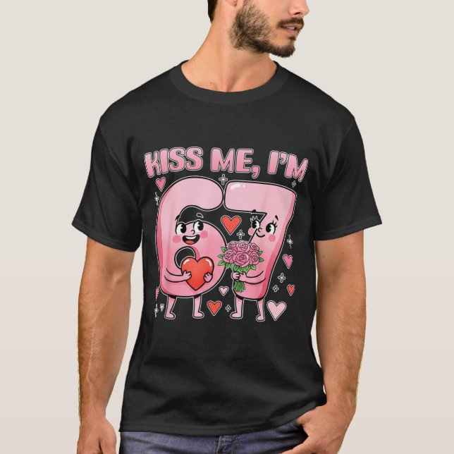Camiseta Funny Kiss Me I'm 67 Cute Valentine's Day Couples  (Anverso)