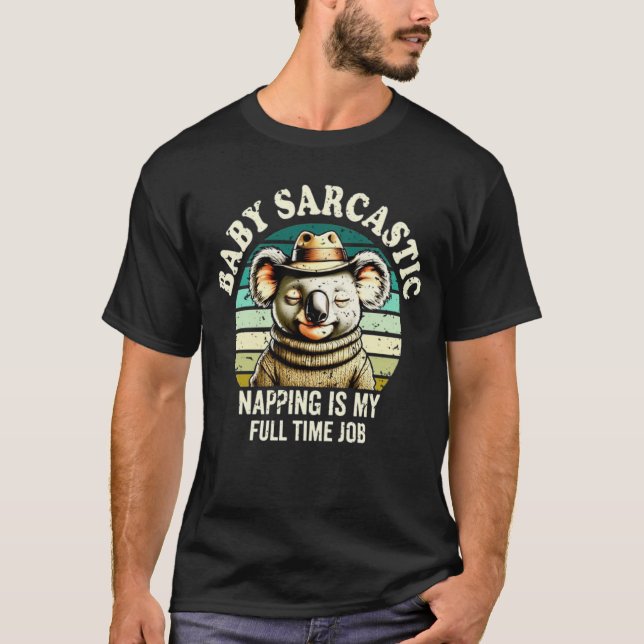 Camiseta Funny Koala Napping Full Time Job Retro Graphic (Anverso)
