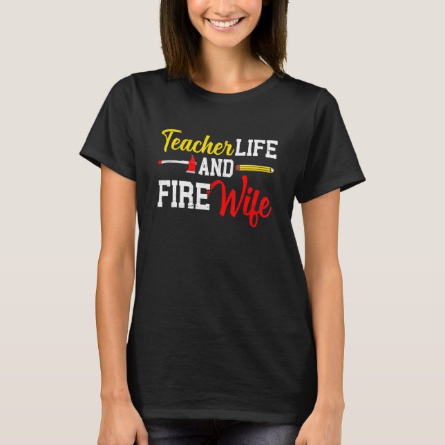 Camiseta Funny Life Fire Wife Teacher And Firefighter Wife  (Anverso)