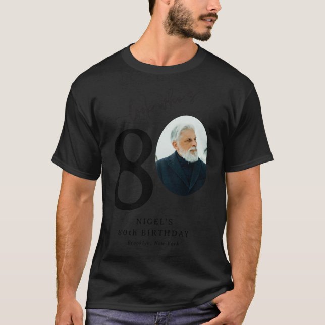 Camiseta Funny Look Whos 80 Stylish 80th Birthday  (Anverso)