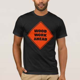Camiseta Funny madera naranja trabajar por delante de la se