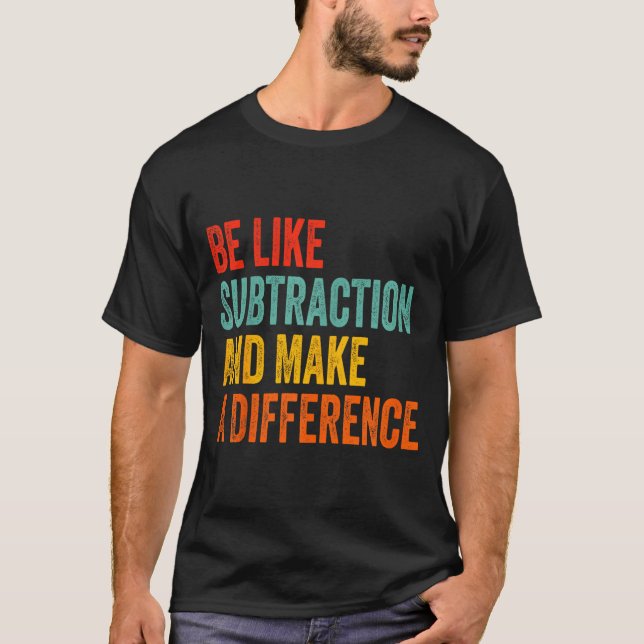 Camiseta Funny Math Teacher Be Like Subtraction And Make A  (Anverso)