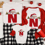 Camiseta Funny Monograma Navidades familiares Personalizado<br><div class="desc">Añada un poco de humor alegre y un toque personalizado a las celebraciones de la fiesta familiar con nuestra divertida camiseta Red Santa T-Shirt, Personalizado de Navidades de la familia Monogram. Esta camisa divertida y festiva es perfecta para familias que buscan crear momentos memorables para Navidades. Nuestra camiseta monogramada de...</div>