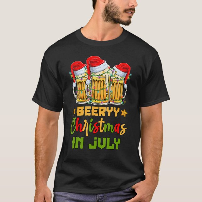 Camiseta Funny Mugs Of Beer Lights Christmas In July Summer (Anverso)