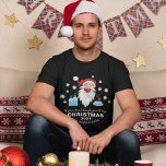 Camiseta Funny Navidades personalizados 2021<br><div class="desc">2020 fue un año y 2021, ¡no mucho mejor! Difunde algunas risas con una divertida camiseta de navidades del virus de la corona. Presentando el texto 'Navidades, 2021, EL DICHO 'si no te ríes, llorarás' y tu apellido'. Una santa que se ríe rodeada de copos de nieve cómodos, un limpiador...</div>