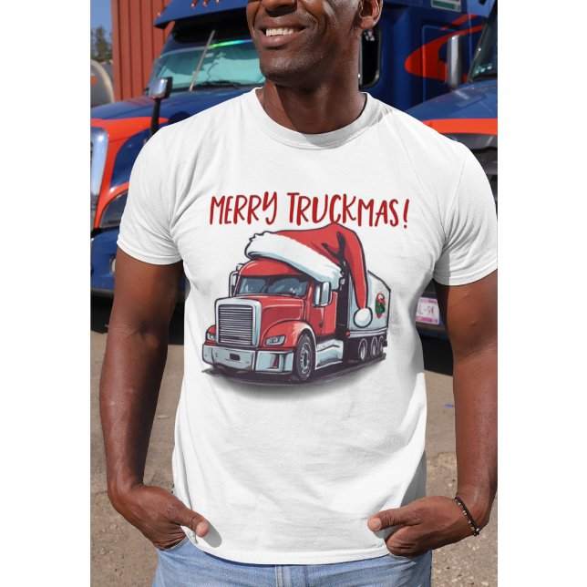 Camiseta Funny Navidades Semi Transport Truckmas (Merry Truckmas, A gift for truck drivers featuring a transport truck wearing a Santa hat.)