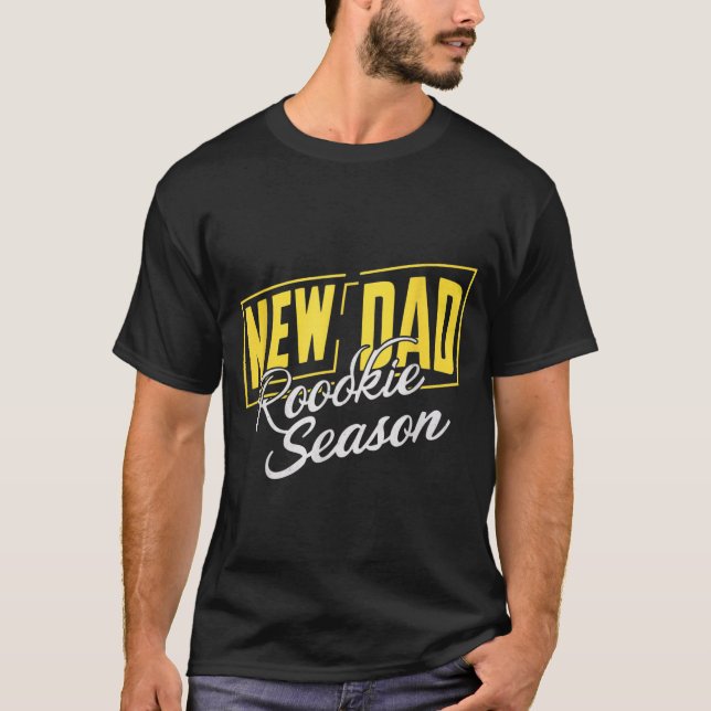 Camiseta Funny New Dad Rookie Season Proud Fathers First Ti (Anverso)