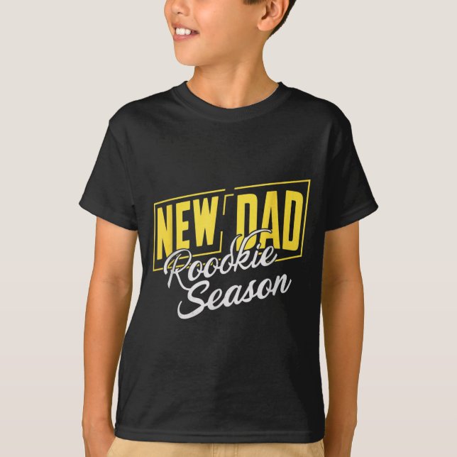 Camiseta Funny New Dad Rookie Season Proud Fathers First Ti (Anverso)