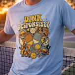 Camiseta Funny Pickleball Dink Responsibly Paddle Player<br><div class="desc">Serve up laughs on and off the court with this bootleg retro 70s style “Dink Responsibly” pickleball shirt. Featuring vintage-inspired pickleball paddles and balls in a groovy distressed design, this funny pickleball tee is perfect for players who love the game and a good sense of humor. A must-have gift for...</div>