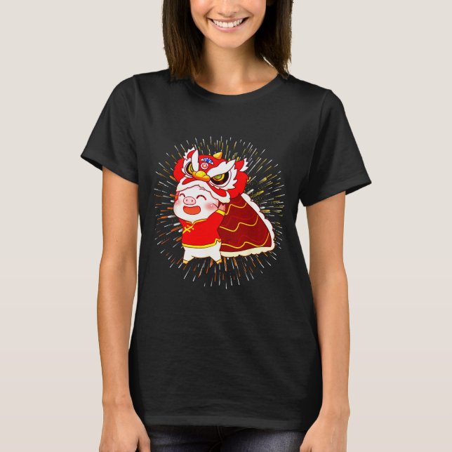 Camiseta Funny Pig Chinese New Year Lion Dancing Piggy  (Anverso)