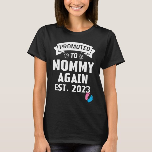 Camiseta Funny Promoted To Mom Again 2023 Gender Reveal Pin (Anverso)