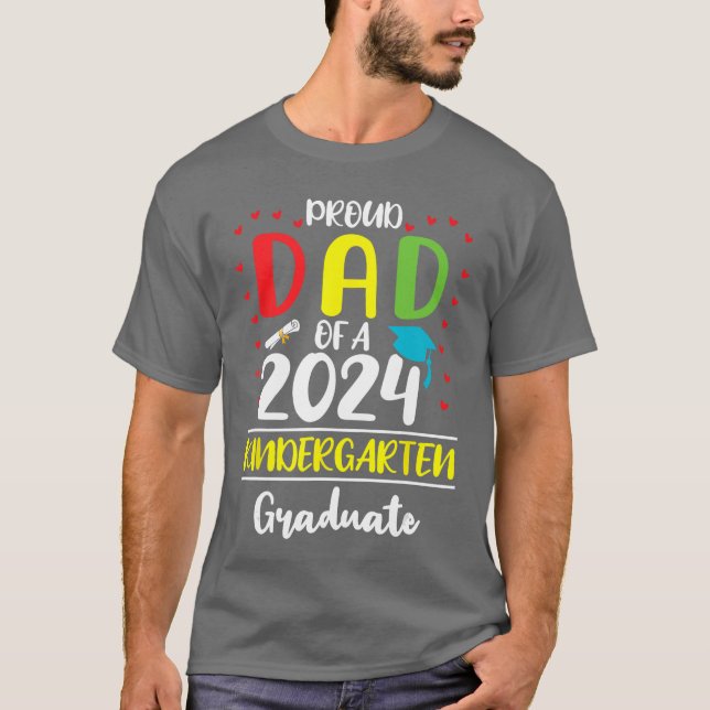 Camiseta Funny Proud Dad of a Class of 2024 Kindergarten Gr (Anverso)