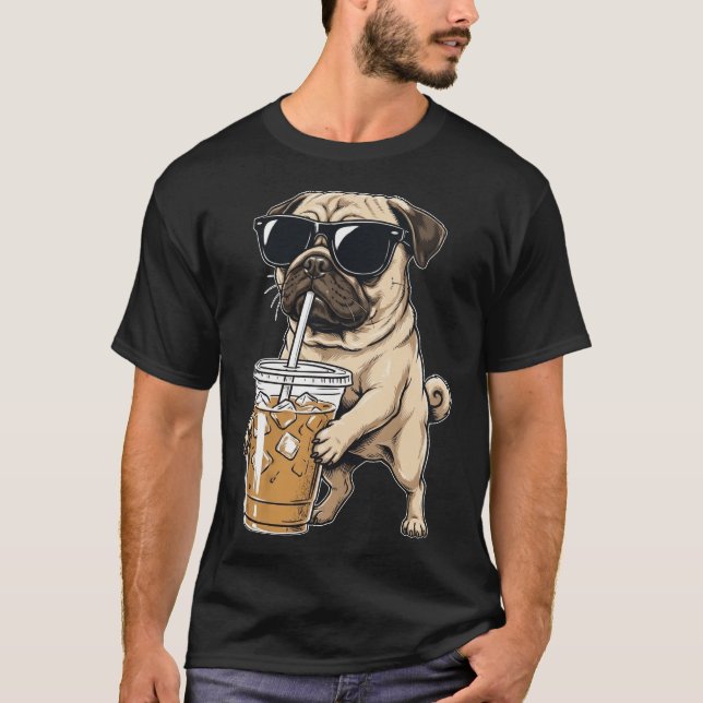 Camiseta Funny Pug Dog Drinking Iced Coffee with Sunglasses (Anverso)