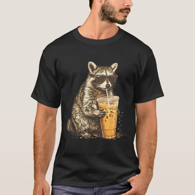 Camiseta Funny raccoon drinking iced coffee animal meme men (Anverso)