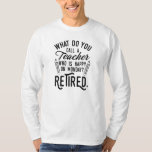 Camiseta Funny Retirada Directora de la Escuela<br><div class="desc">Divertido profesor retirado diciendo que es perfecto para el regalo de retiro de su compañero de trabajo favorito que tiene buen sentido del humor. El dicho sobre este regalo moderno para los profesores dice: "¿Cómo llamas a un profesor feliz el lunes? Retirado". Visita nuestra tienda para otros regalos de retiro...</div>