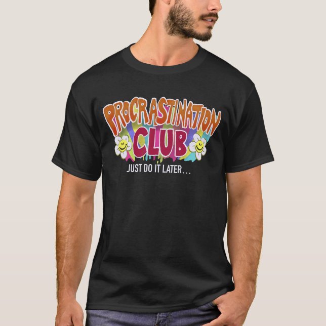 Camiseta Funny Retro Procrastination Club Rainbow  (Anverso)