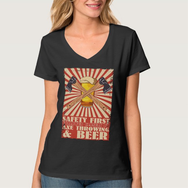 Camiseta Funny Retro Safety First Axe Throwing and Beer Vik (Anverso)
