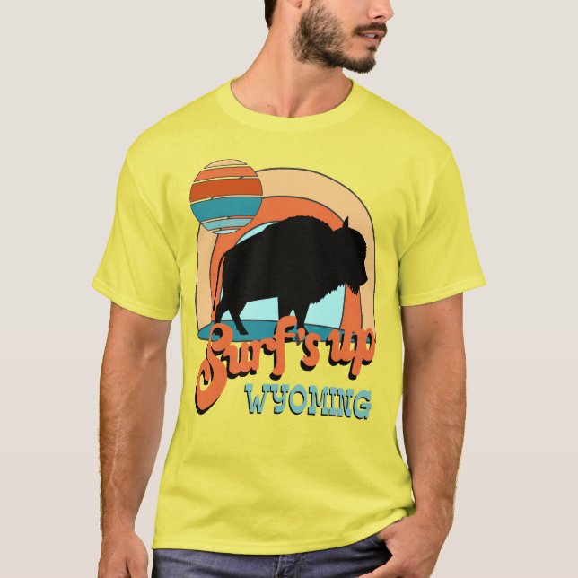 Camiseta Funny retro surfs up surfing buffalo Wyoming (Anverso)