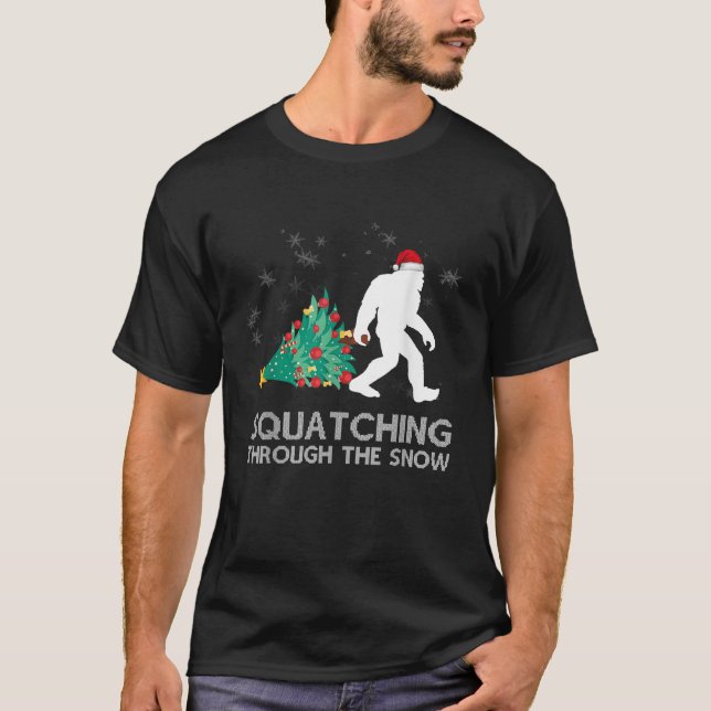 Camiseta Funny Sasquatch Navidades citan a Squatching Bigfo (Anverso)