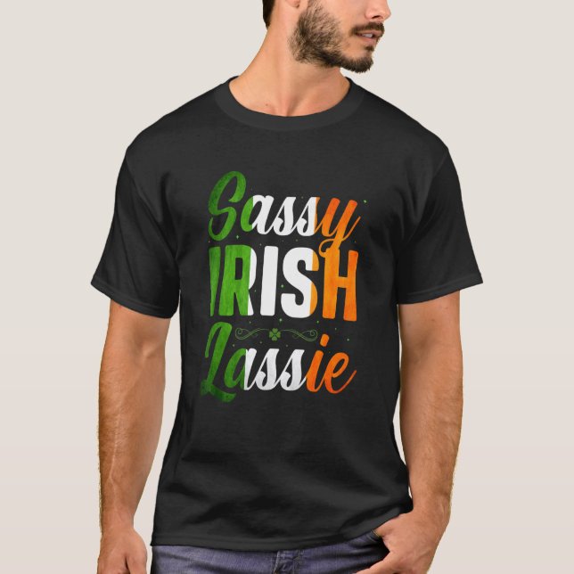 Camiseta Funny Sassy Irish Lassie Saint Patricks Day Orgull (Anverso)