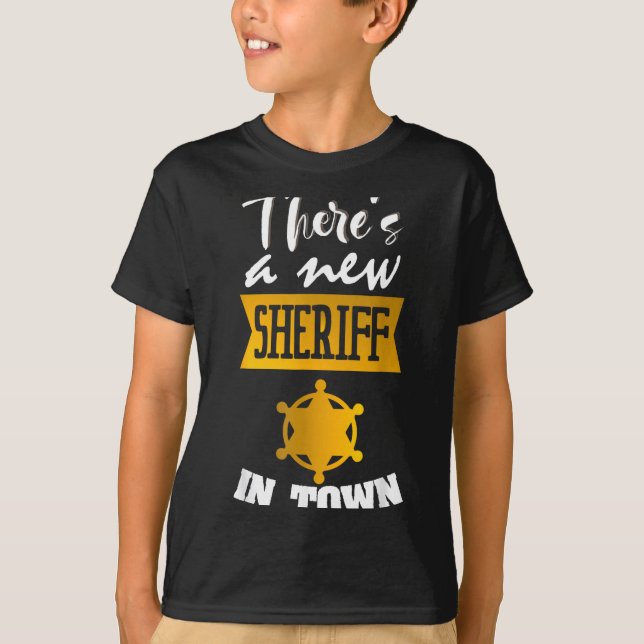 Camiseta Funny Saying There's A New Sheriff In Town Deputy  (Anverso)