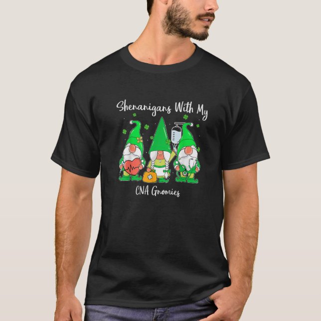 Camiseta Funny Shenanigans With My Gnomies CNA St Patricks (Anverso)
