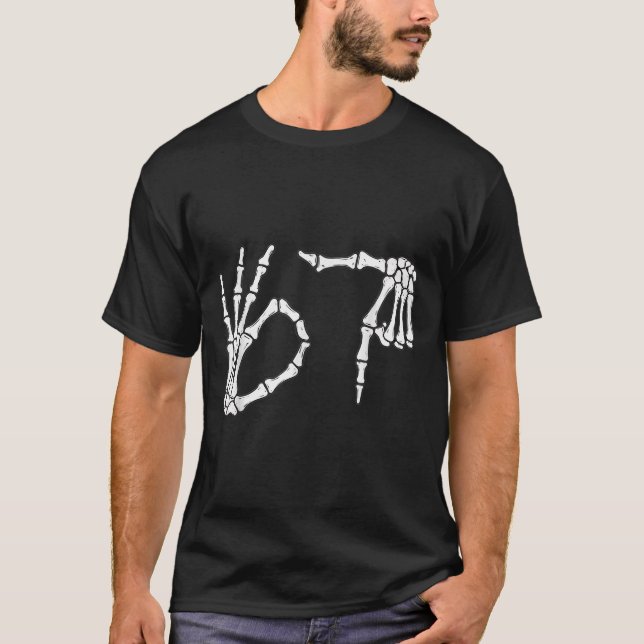 Camiseta Funny Six Seven 6 7 Meme 67 Skeleton Hallowee (Anverso)