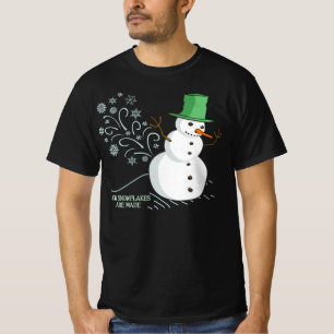 Camiseta Funny Snowman se vuelve negro con los copos de nie