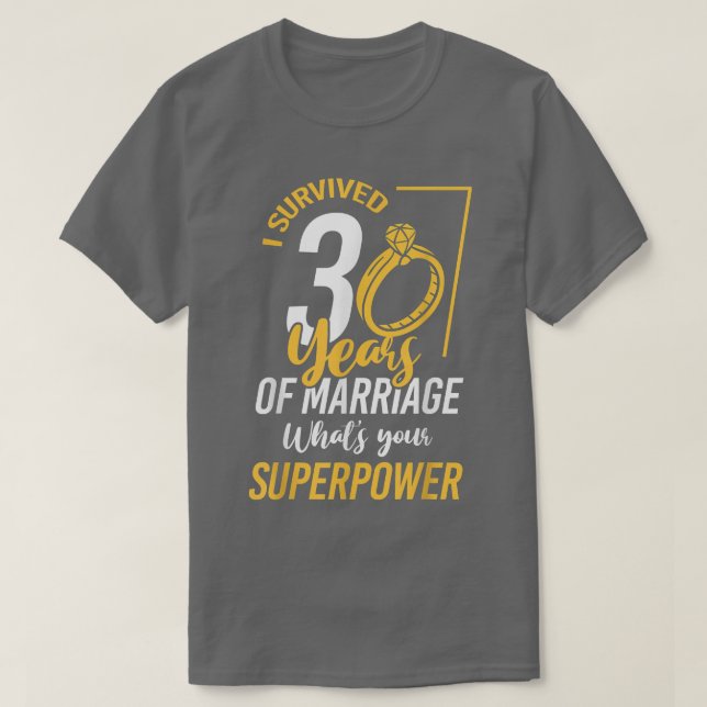 Camiseta Funny sobrevivió 30 años de matrimonio (Diseño del anverso)