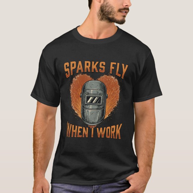Camiseta Funny "Sparks Fly When I Work" Welder Helmet  (Anverso)